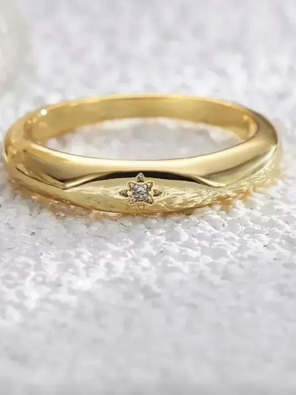 Elegant Gold Ring Q780